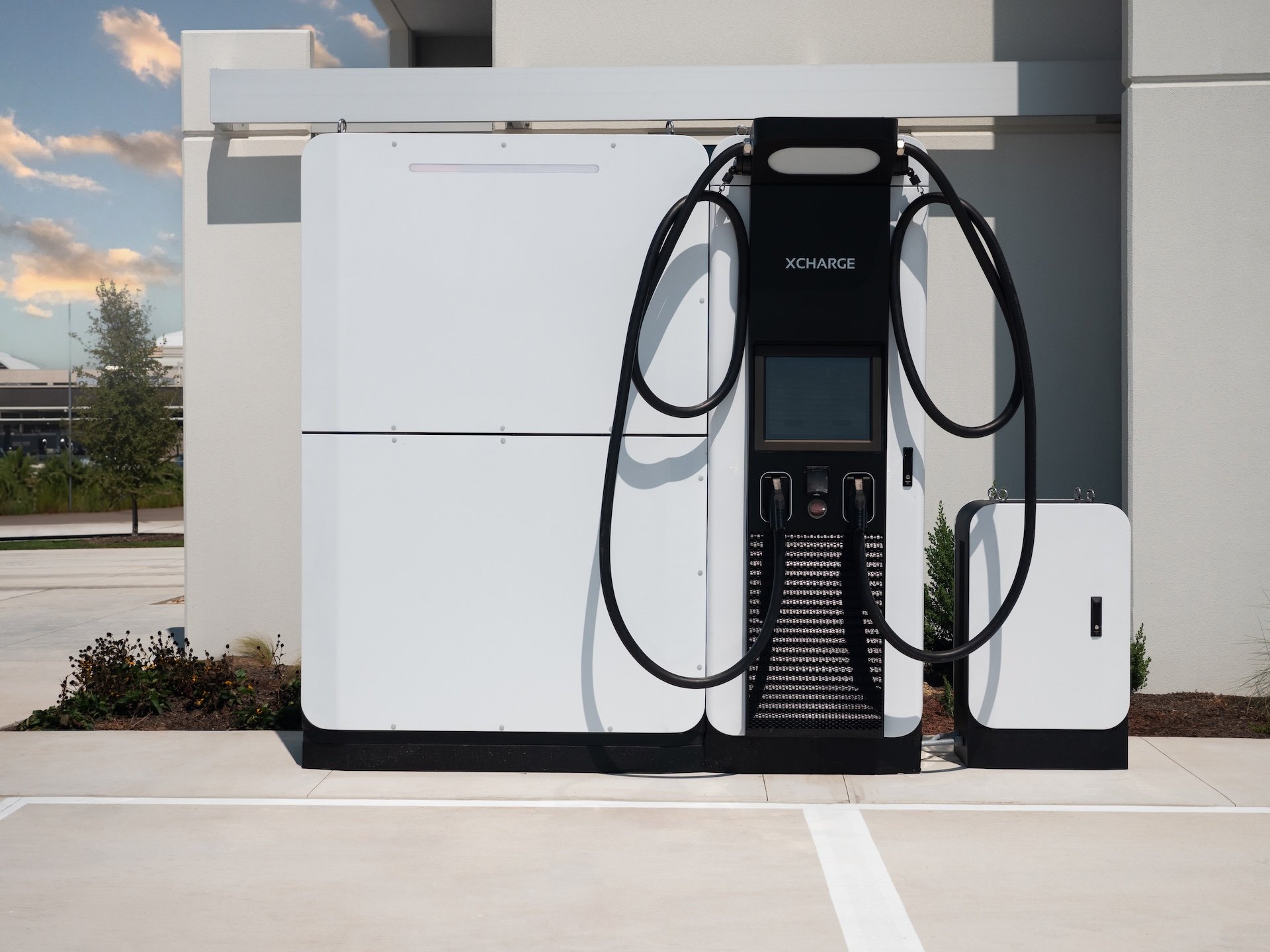 Socios en pagos EV: XCharge y Stripe