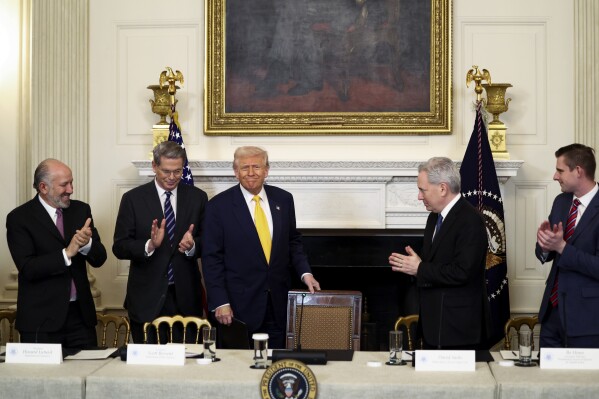 Presidentes Pro-Bitcoin Trump y Bukele se Reunirán en la Casa Blanca