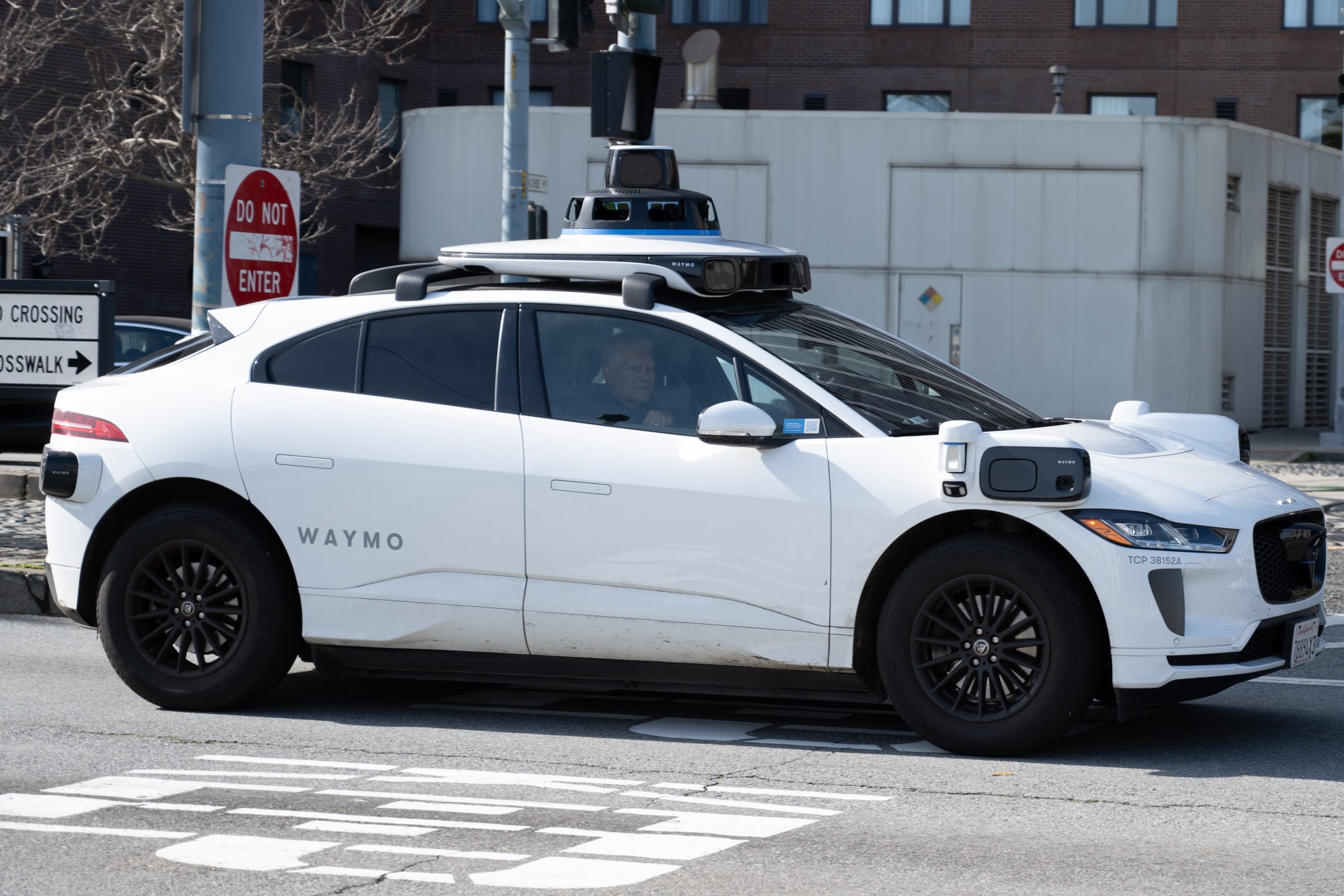 Waymo lanzará servicio de robotaxis en Washington, D.C. en 2026