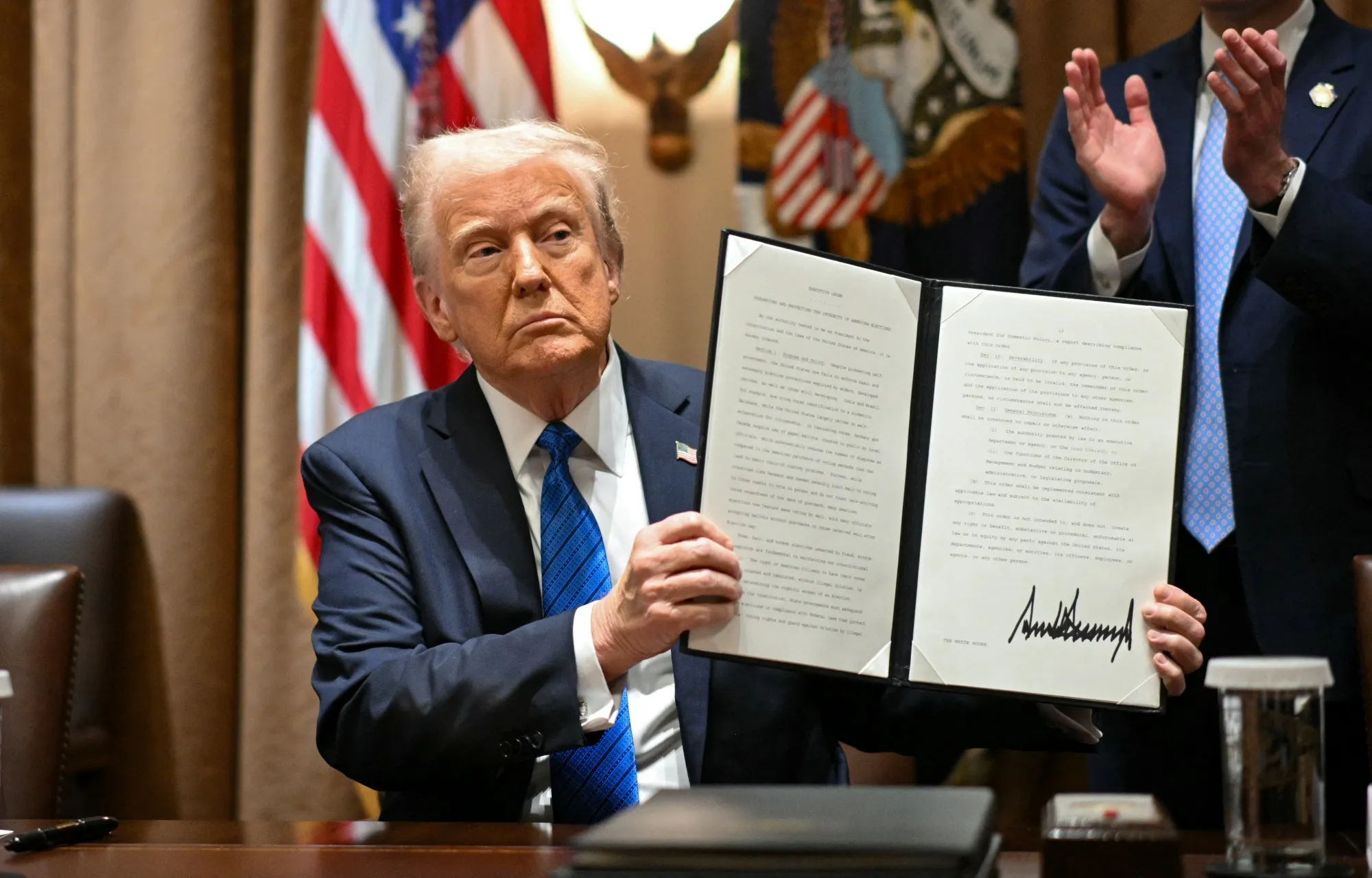Trump impulsa pagos digitales eliminando cheques de papel