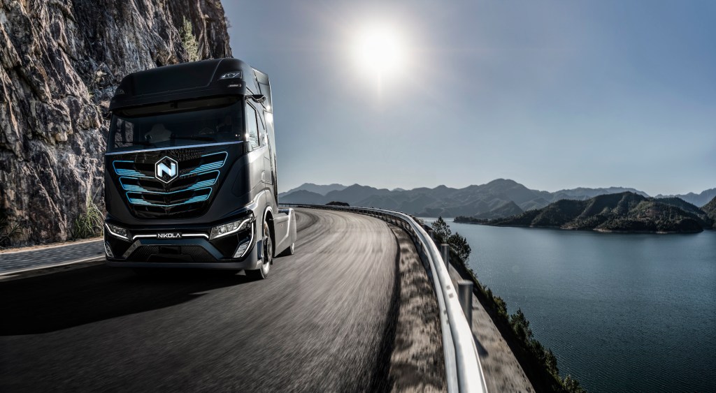 Jeff Bezos invierte en startup de vehículos eléctricos y Lucid Motors adquiere activos de Nikola