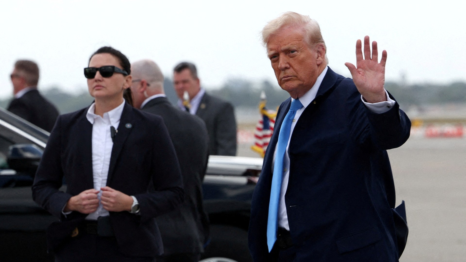 Trump amenaza con aranceles al petróleo ruso en medio de tensiones con Ucrania