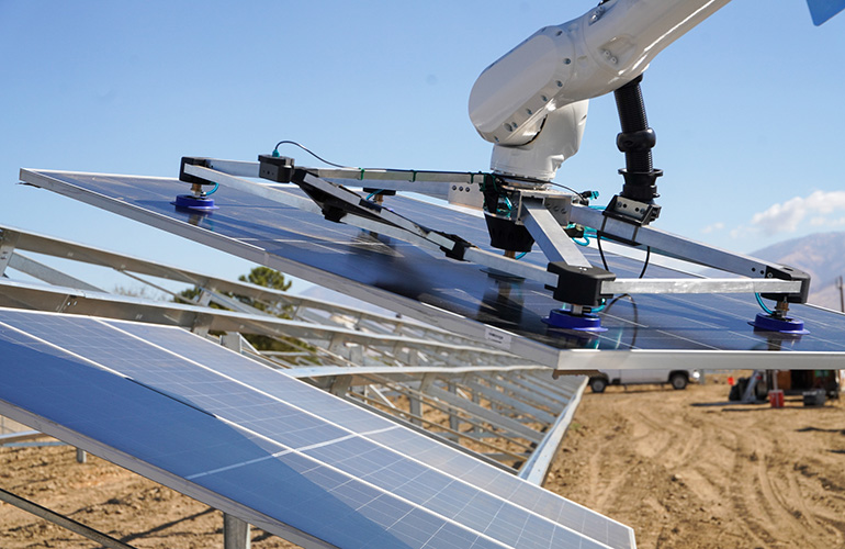 Robots Solares de Cosmic Robotics Aceleran Instalación de Paneles