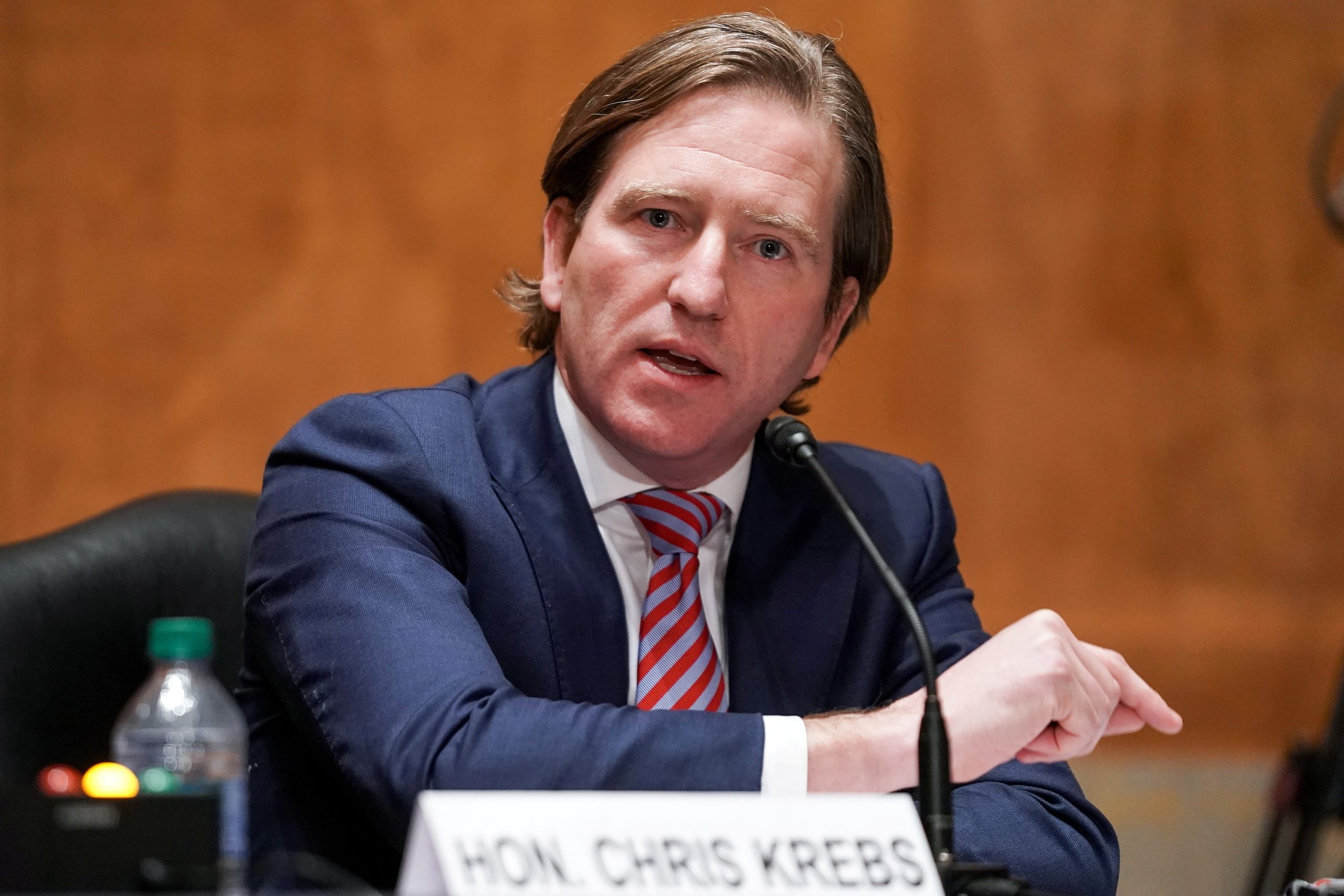 Trump inicia investigación de seguridad sobre exdirector de CISA Chris Krebs