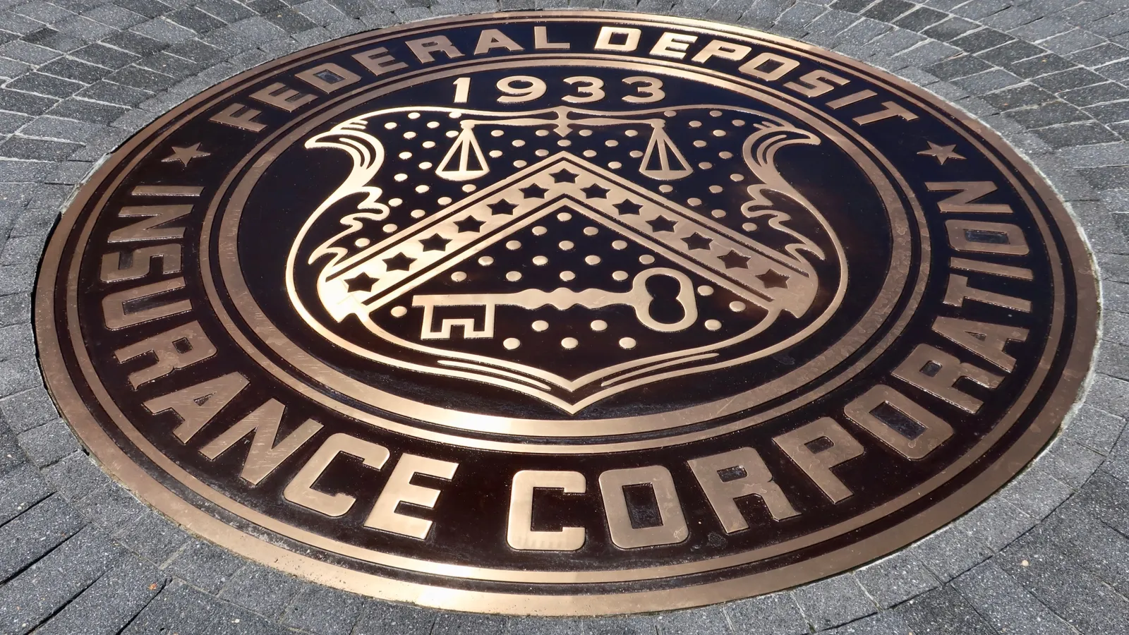 La FDIC Relaja Regulaciones para Actividades Cripto en Bancos de EE.UU.