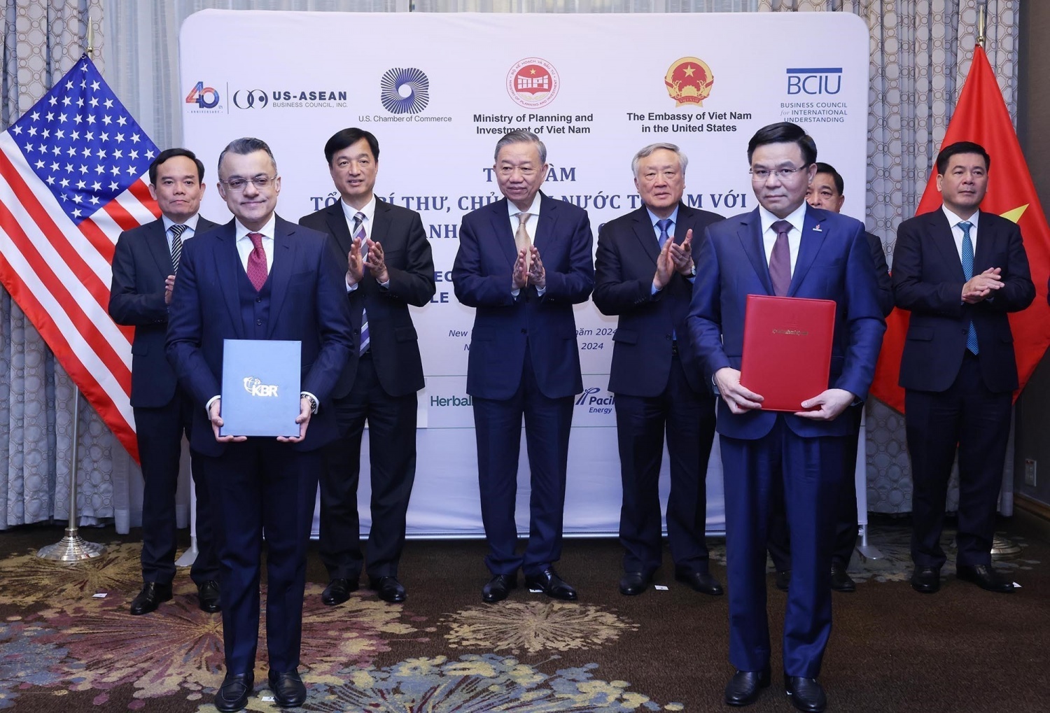 Vietnam y EE.UU. sellan acuerdos de energía y minerales
