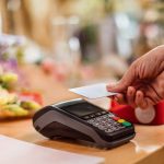 Reino Unido analiza pagos sin contacto ilimitados