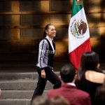 Aumento salarial del 10% para maestros anunciado por Sheinbaum