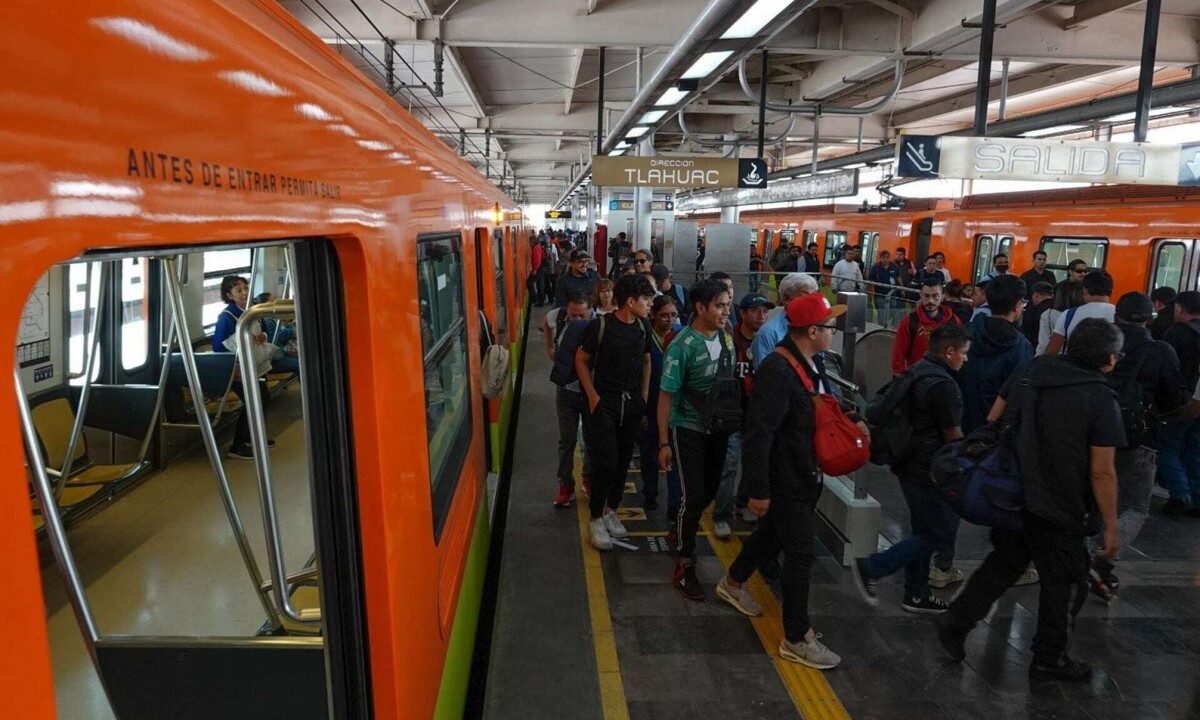 Retrasos y Cierres en el Metro CDMX Causan Caos para los Usuarios