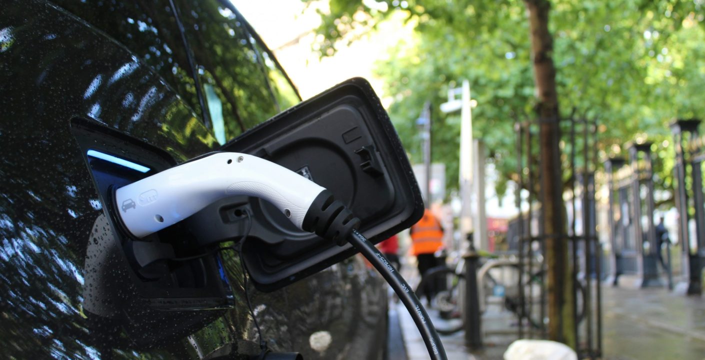 Hitachi ZeroCarbon y MUFG Facilitan Electrificación de Flotas