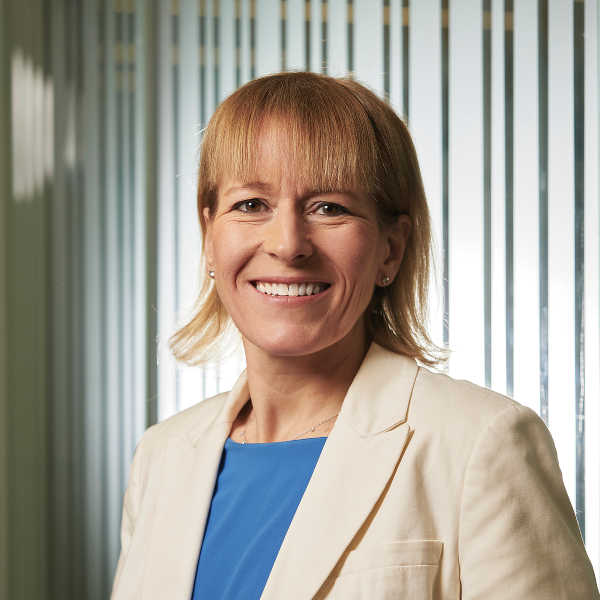 Charlotte Crosswell deja la CFIT: Liderazgo de Fintech en Transformación