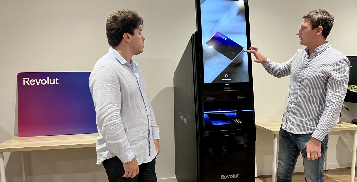 Pagos Físicos: Revolut Lanza Cajeros en España y Zilch Revela Tendencias