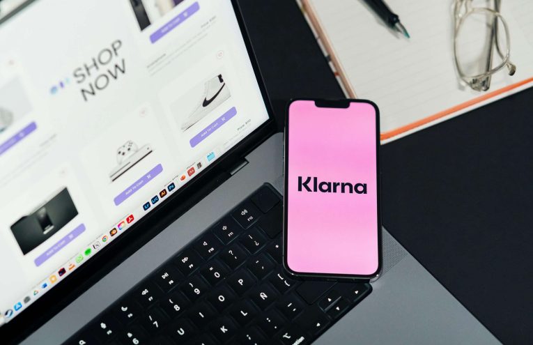 Klarna y Bolt Transforman Pagos Flexibles para 80 Millones de Compradores