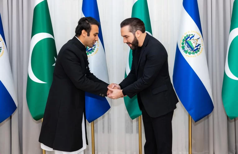 Pakistán y El Salvador Forman Alianza Estratégica en Criptomonedas