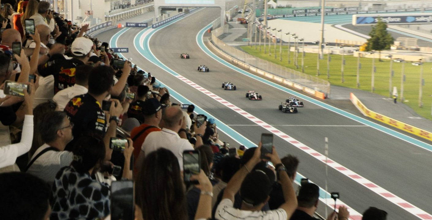Apple se Prepara para Puja por los Derechos de Transmisión de la F1 en EE.UU.