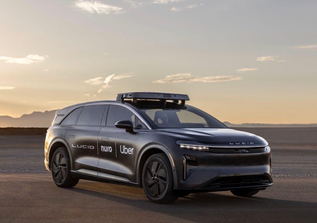 Uber Robotaxi: Millonaria Inversión en Lucid y Nuro para Servicio Premium