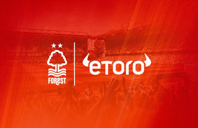 eToro asegura patrocinio deportivo con Nottingham Forest FC
