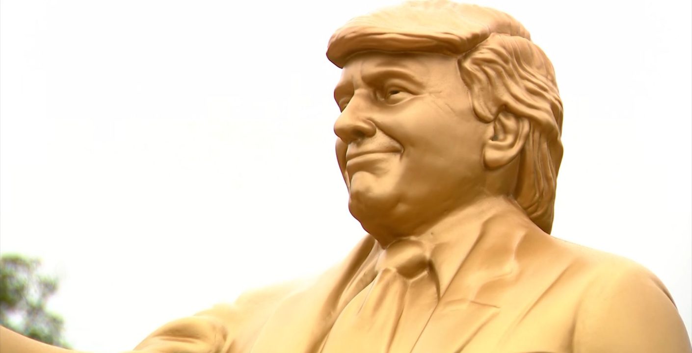 Estatua de Trump con Bitcoin Desata Polémica en Washington