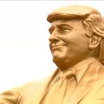 Estatua de Trump con Bitcoin Desata Polémica en Washington