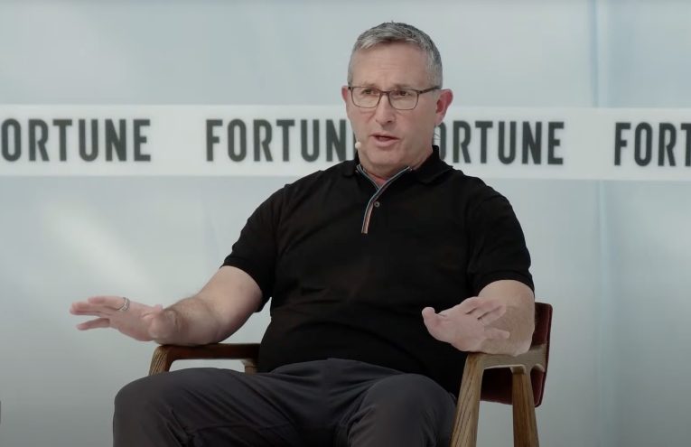 Oura Aclara Controversia Sobre Datos con Gobierno y Palantir