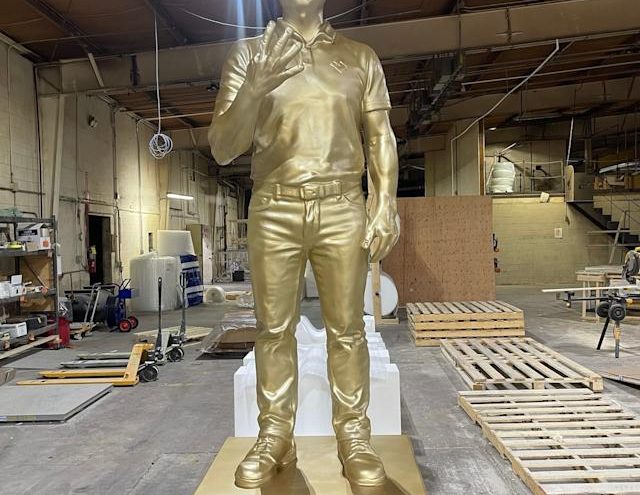 La Estatua de CZ Frente al Capitolio Tras Su Indulto