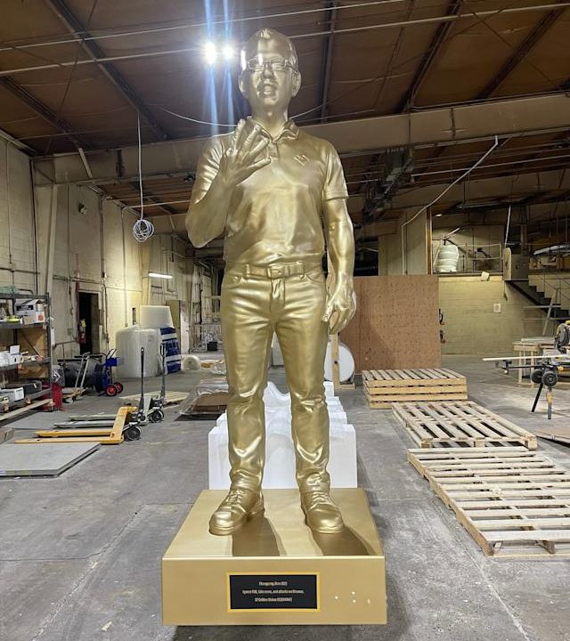 La Estatua de CZ Frente al Capitolio Tras Su Indulto