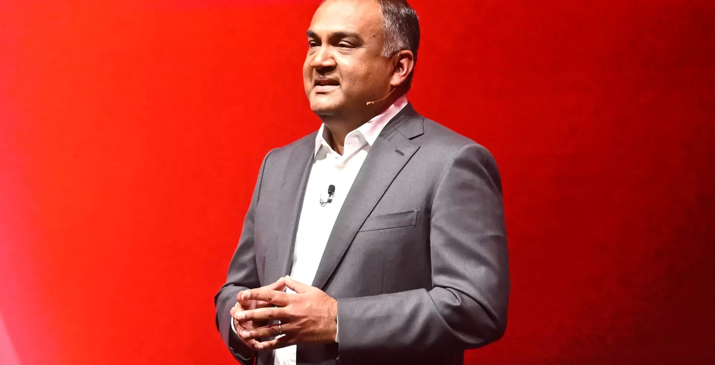 YouTube revela reorganización de equipos y programa de salida voluntaria