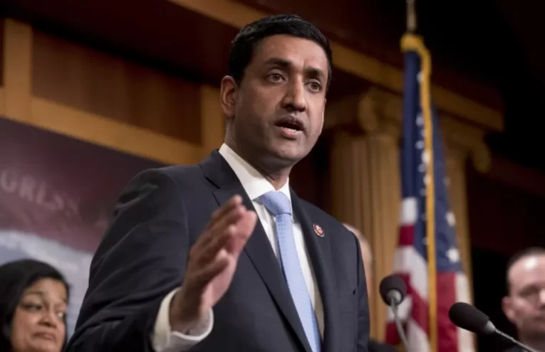 Prohibición Cripto para Trump y Familia: Ro Khanna Toma Acción