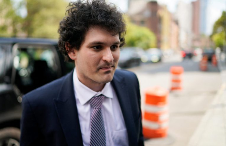 SEC prohíbe a exdirectivos de FTX tras escándalo cripto