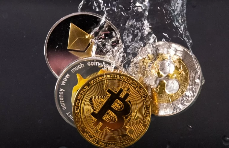 Bitcoin caída: Impacto en Empresas del Sector Cripto