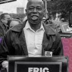 NYC Token de Eric Adams bajo escrutinio por riesgos y retiros de liquidez