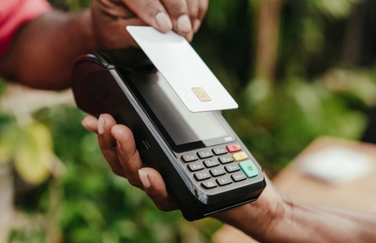 Resiliencia en Pagos: Colaboración de Smart Payment y Castles Technology