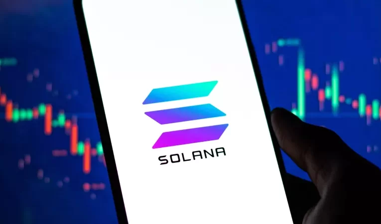 Solana bajo presión: Caída de futuros y dependencia de memecoins