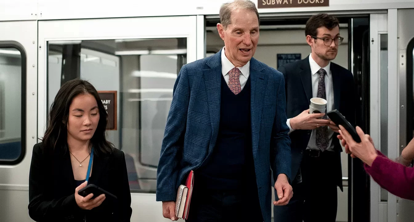 ¿Por qué el senador Ron Wyden vuelve a sonar la alarma sobre la CIA?